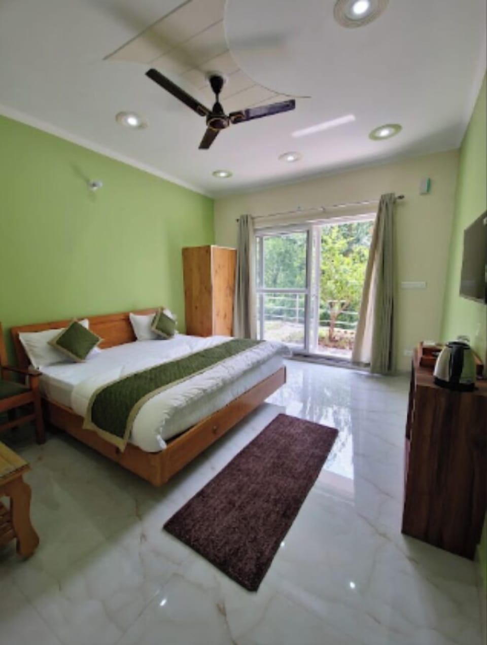 Deluxe Room, Hill View | Desk, free WiFi