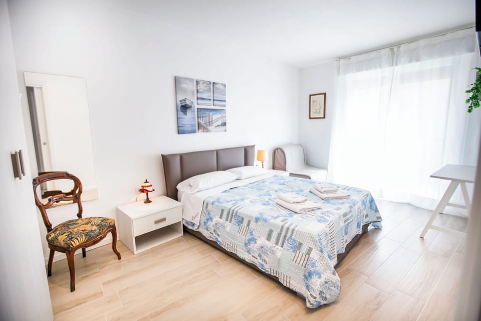 Deluxe Apartment | 1 bedroom, laptop workspace, iron/ironing board, free WiFi