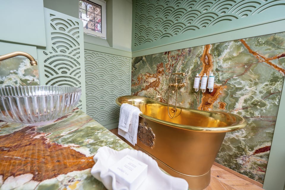 Superior Double Room, Beach View | Bathroom | Deep soaking tub, designer toiletries, hair dryer, bathrobes