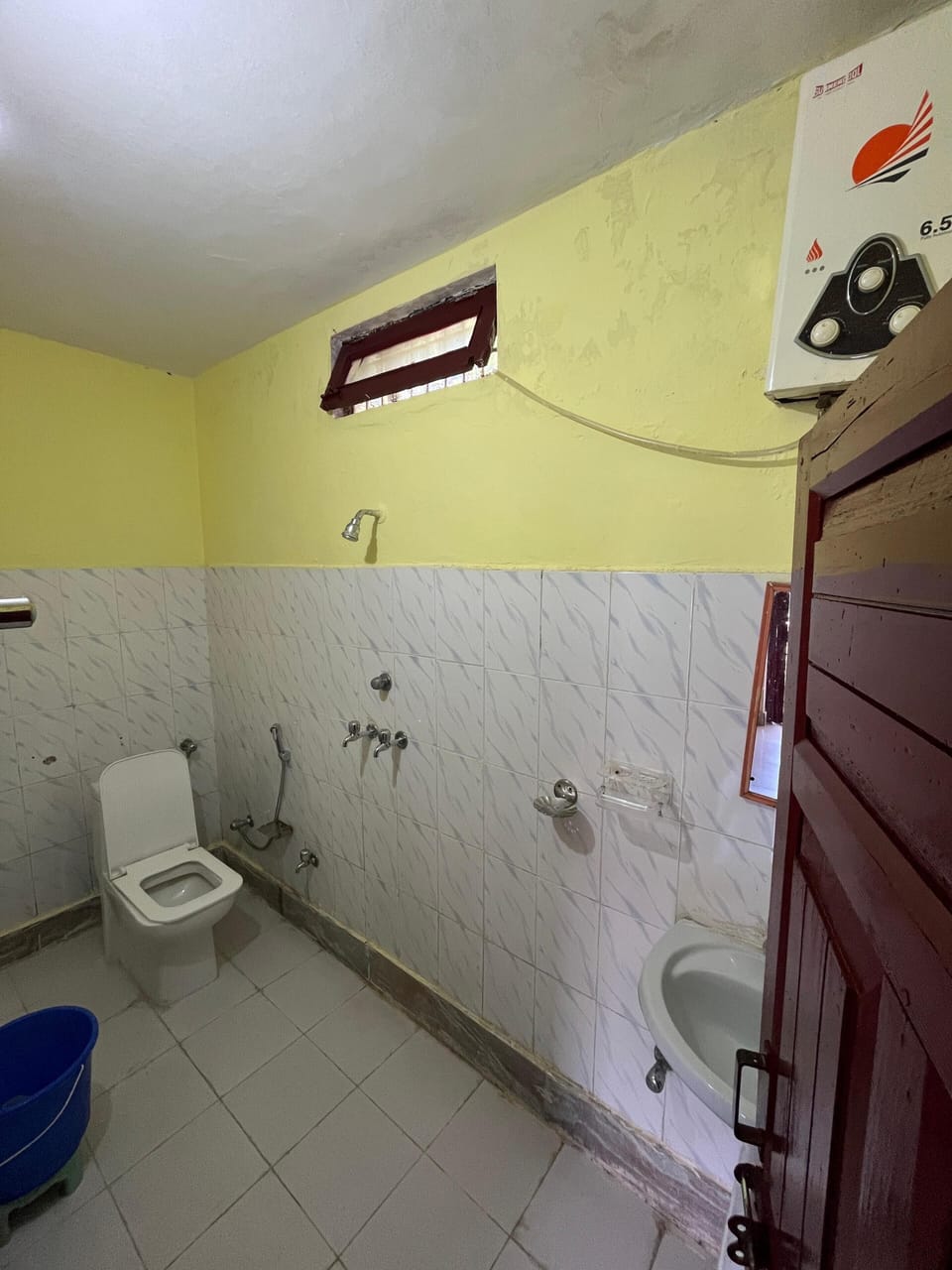 Shower, free toiletries, towels, soap