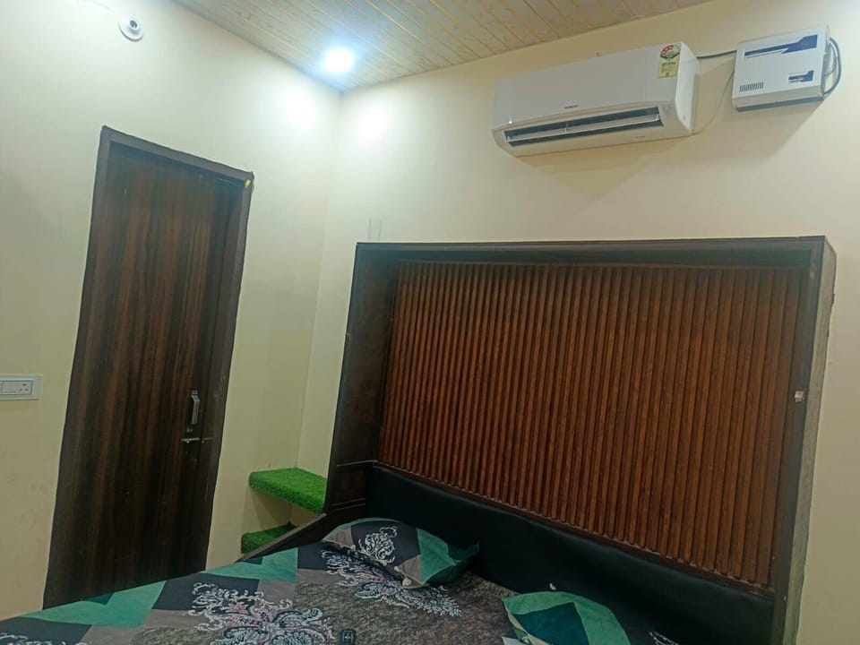 Standard Room | Free WiFi, bed sheets
