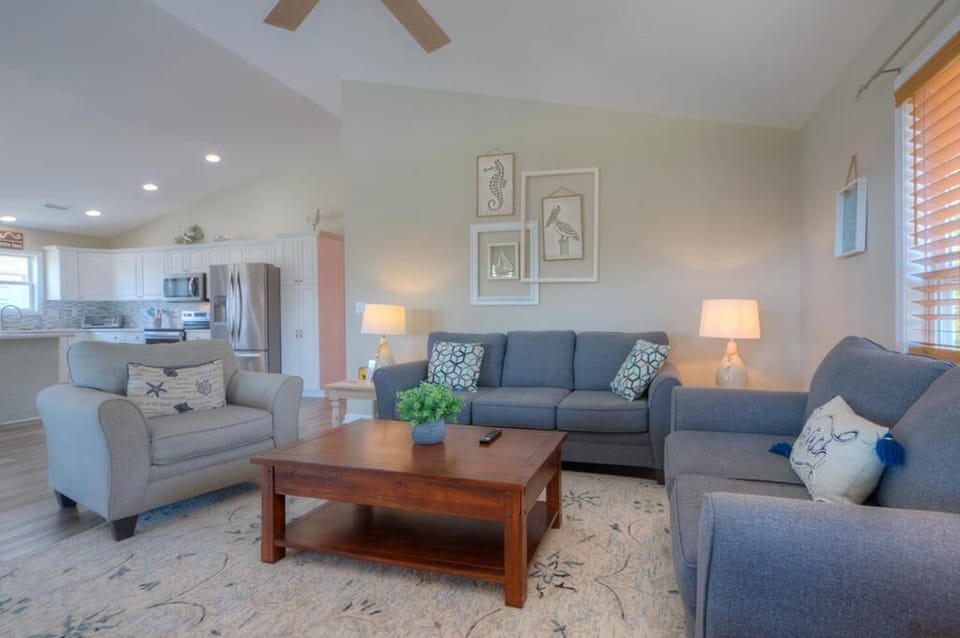 Living Room 
GW 5-22-25