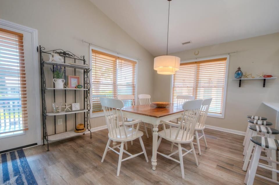 Dining Area
GW 5-22-25