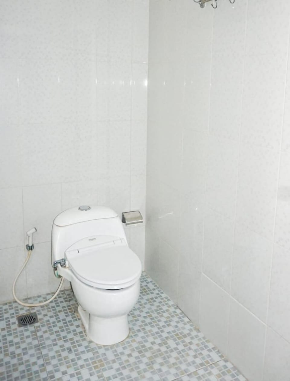 Deluxe Twin Room, City View | Bathroom | Hair dryer, slippers, towels, soap