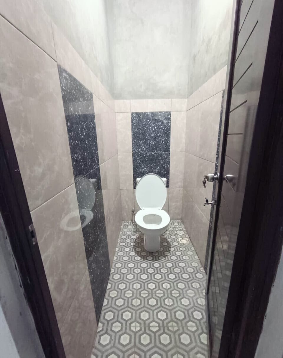 Standard Double Room, Air conditioning | Bathroom | Shower, free toiletries, soap, shampoo