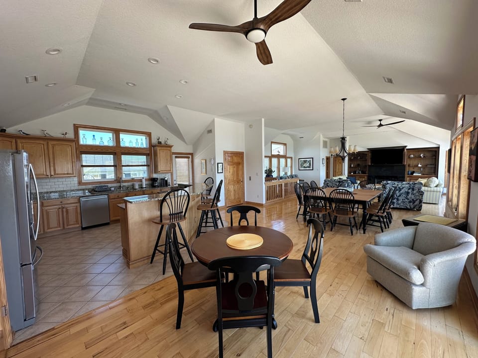 Breakfast Nook with Butterfly Extension Table