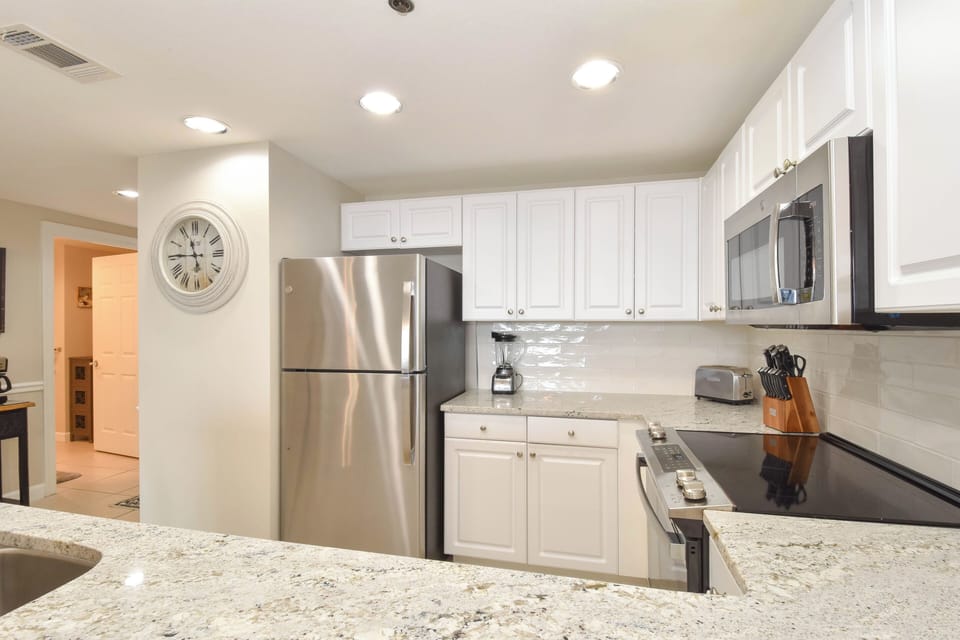 Sterling Shores 302 - Fully Equipped Kitchen