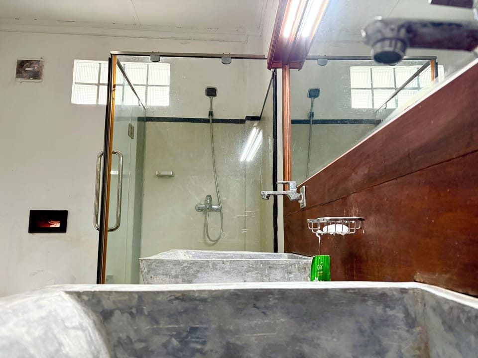 Twin Room, Balcony | Bathroom | Shower, rainfall showerhead, free toiletries, hair dryer