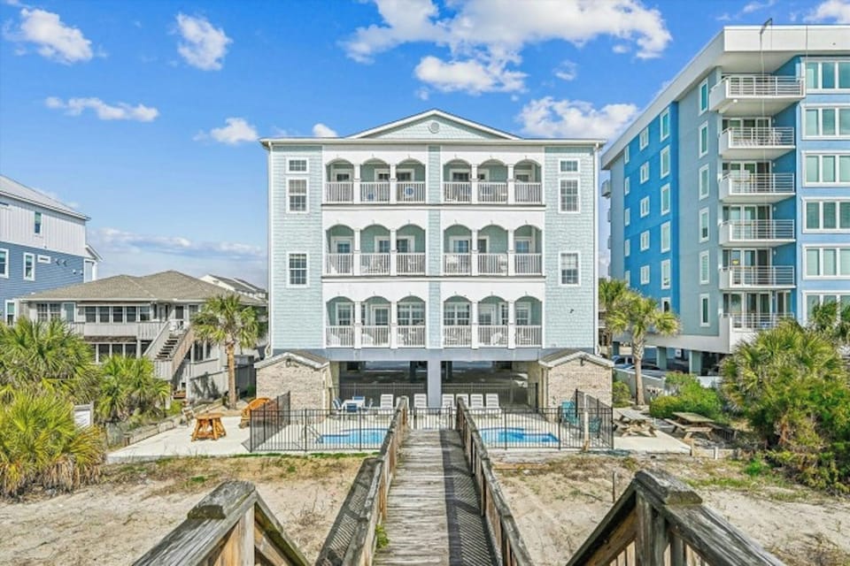 Diamond Emerald is located on the oceanfront in North Myrtle Beach.