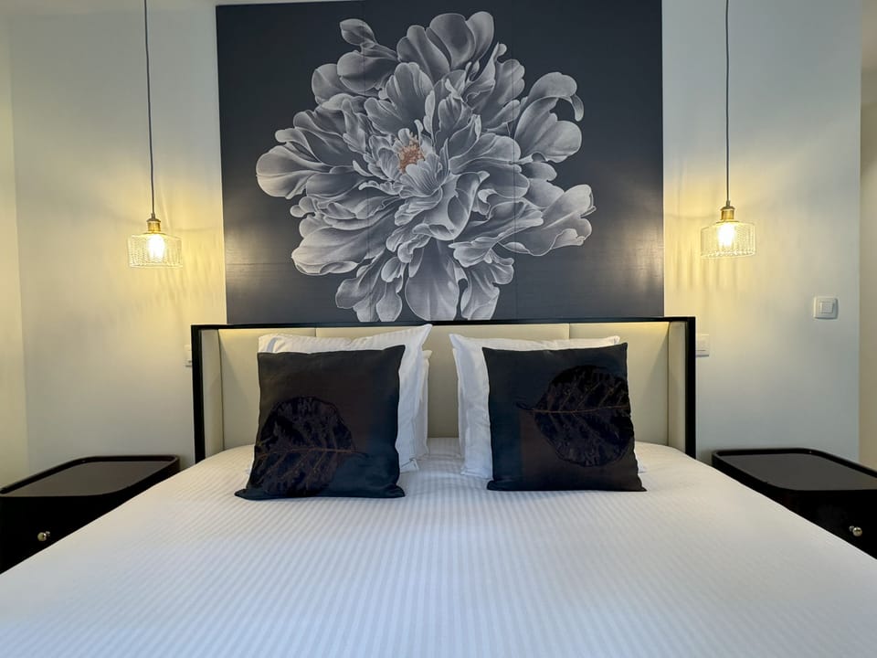 Deluxe Room Kingsize Bed 2 | Free WiFi