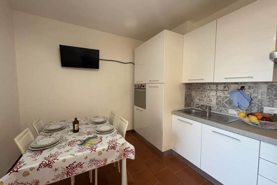 Apartment, 2 Bedrooms, Balcony, City View | Dining room
