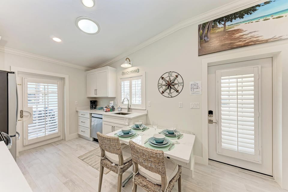 Palm Isle Village 3208 Dining Room (3)