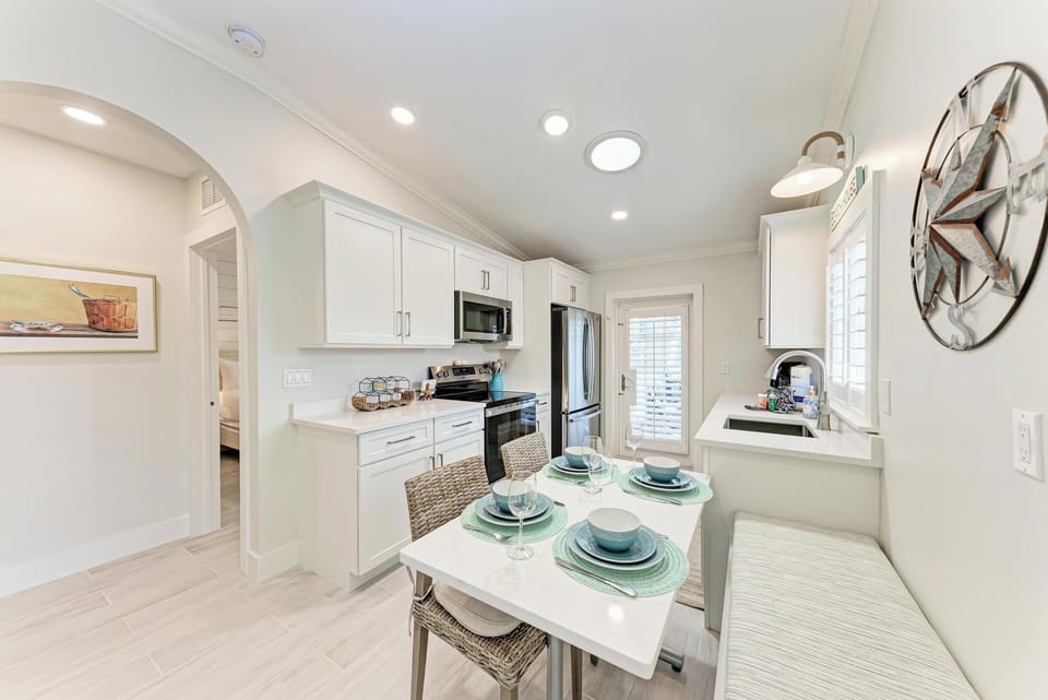Palm Isle Village 3208 Dining Room (1)