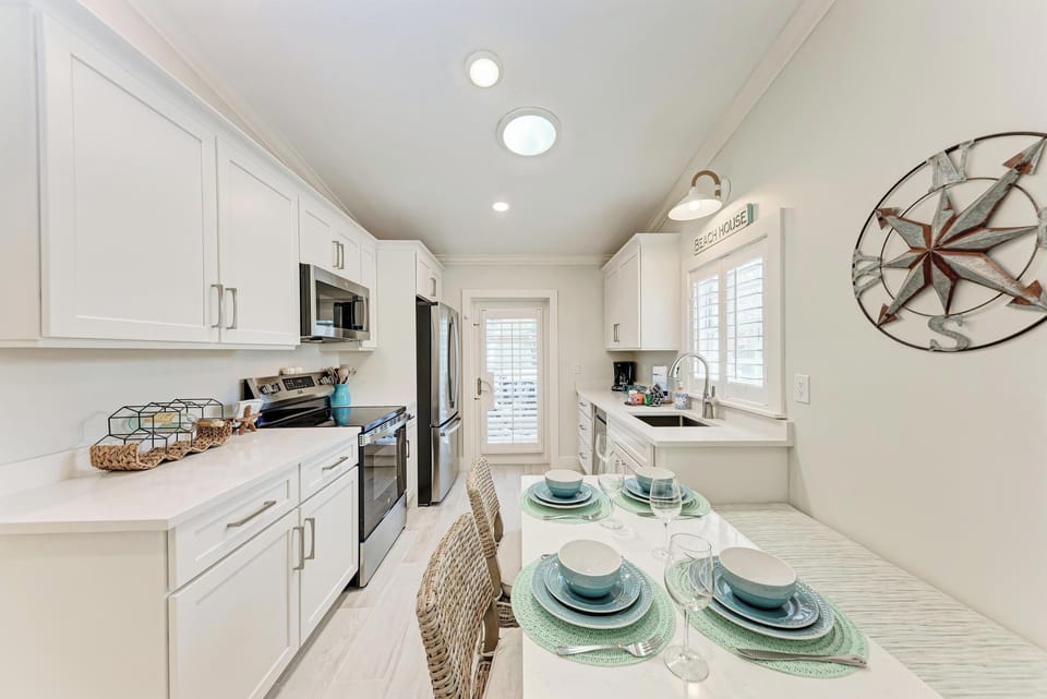 Palm Isle Village 3208 Dining Room (2)