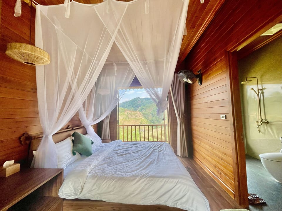 Basic Bungalow, 1 Queen Bed, Balcony, Mountain View | WiFi (free)