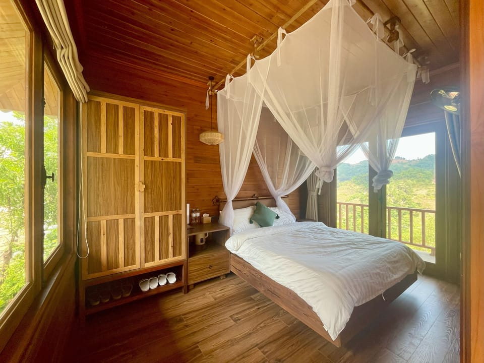 Basic Bungalow, 1 Queen Bed, Balcony, Mountain View | WiFi (free)