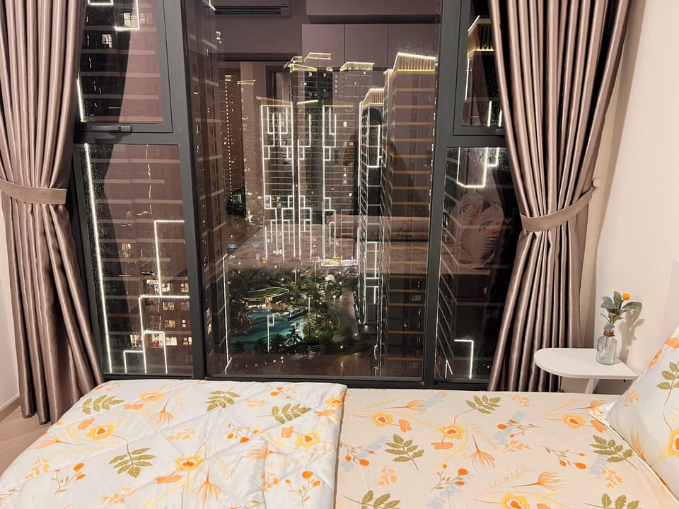 Luxury Apartment, 2 Bedrooms, Balcony, Pool View | Hypo-allergenic bedding, down comforters, memory foam beds
