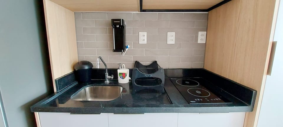 Basic Apartment | Private kitchen | Fridge, microwave, stovetop, coffee/tea maker