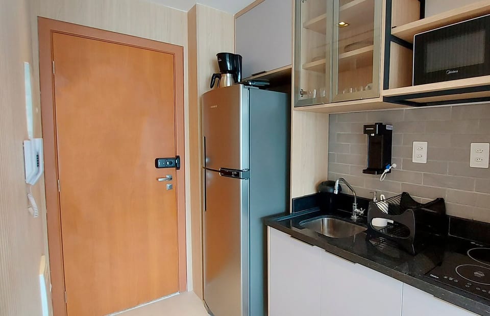 Basic Apartment | Private kitchen | Fridge, microwave, stovetop, coffee/tea maker