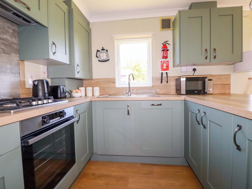 Dishwasher, cookware/dishes/utensils