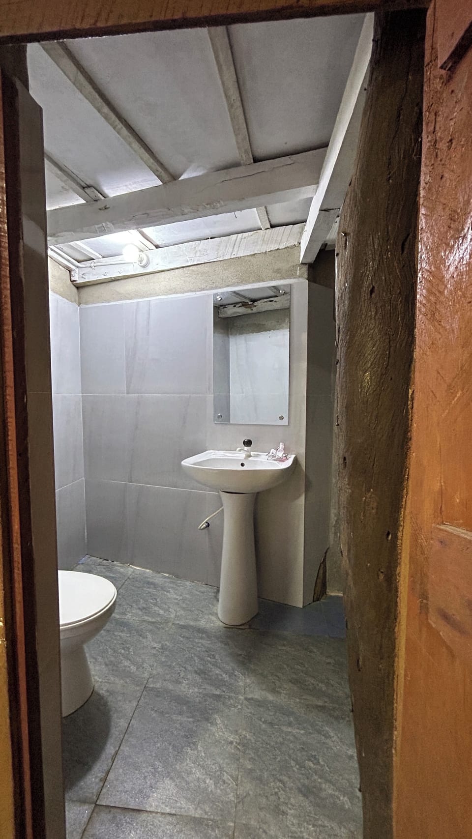 Classic Tree House, 1 Double Bed, Garden View | Bathroom | Shower, towels