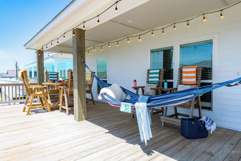 Start your morning with coffee at the high-top table, or curl up in the hammock.