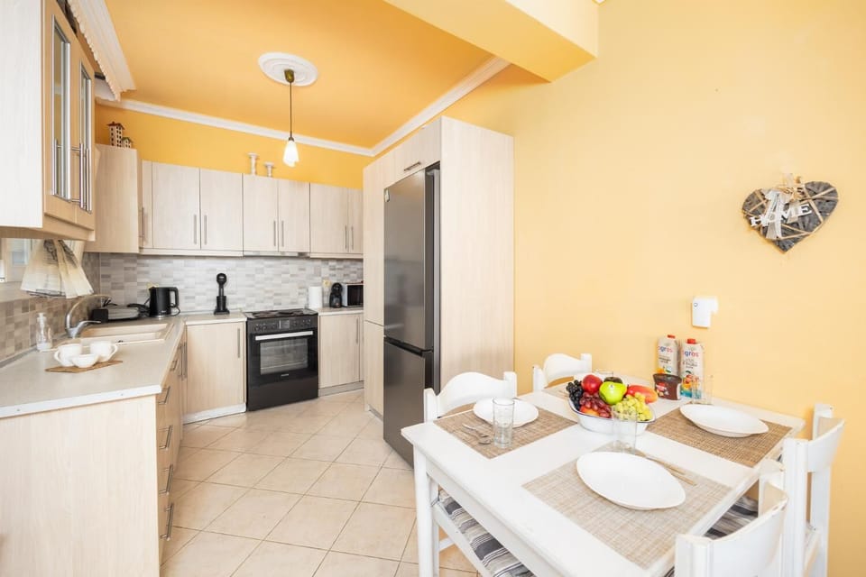 Ground floor: equipped kitchen