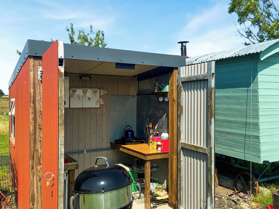 Exterior | Shepherds Hut - Rectory Farm, Northampton