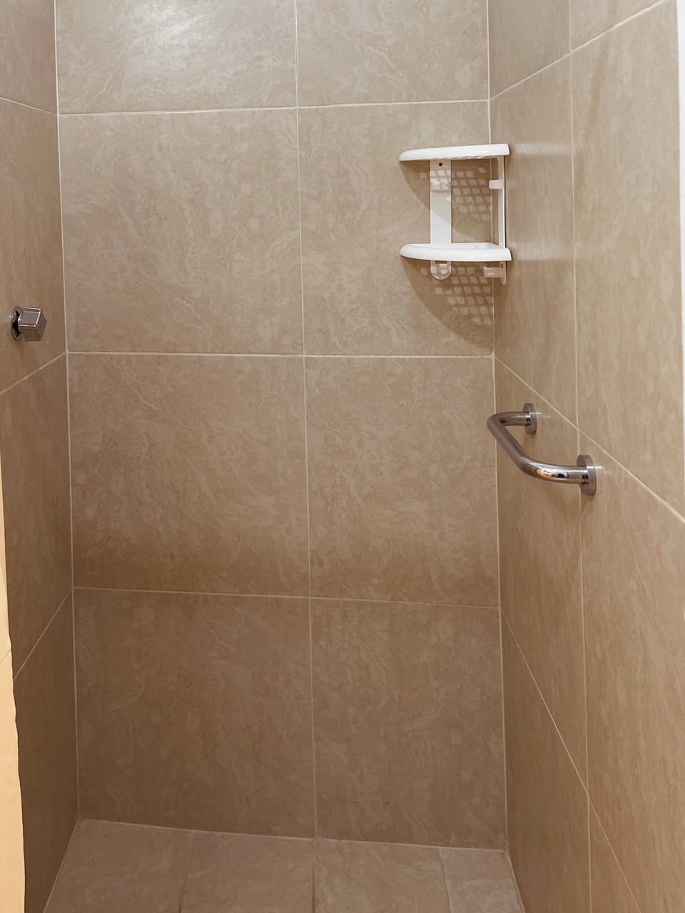 Basic Single Room | Bathroom