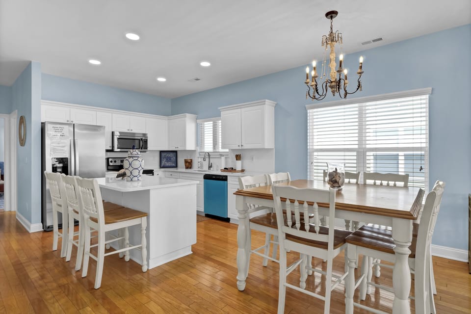 Kitchen & Dining Area