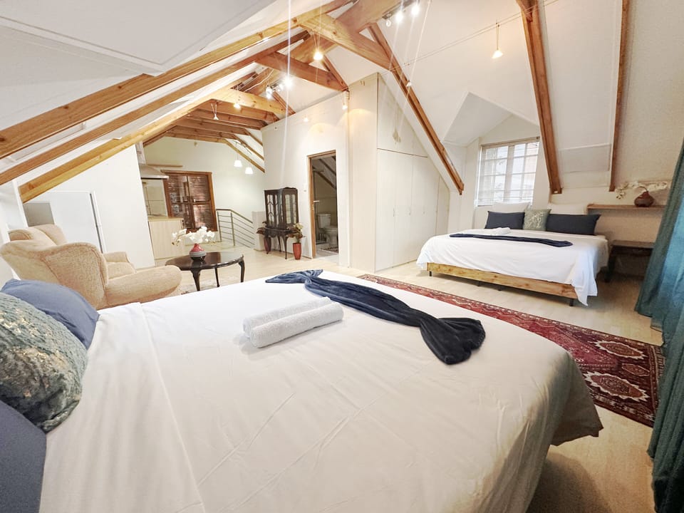 Deluxe Loft | Free WiFi