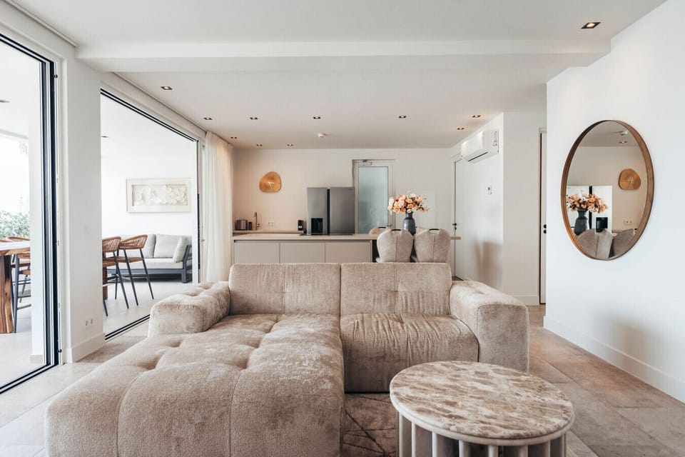 Wow, this open layout is a breath of fresh air! The seamless flow between spaces makes it perfect for entertaining and relaxing. Just imagine the gatherings and cozy evenings here!