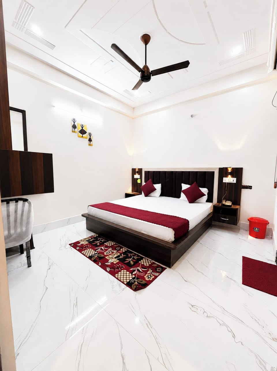 In-room safe, soundproofing, free WiFi, bed sheets