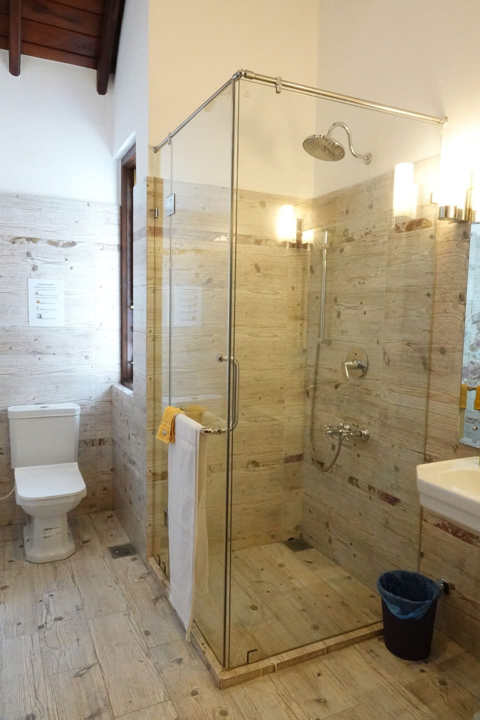 Double Room | Bathroom | Shower, hair dryer, bidet, towels