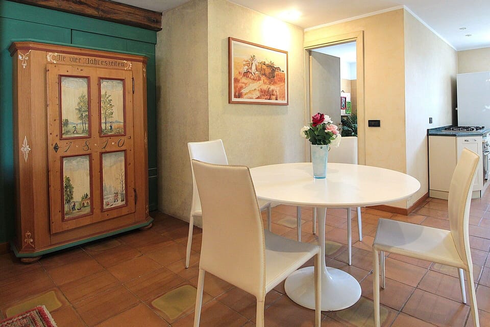 Autumn, Dining Room, Room Detail, Spring, Summer