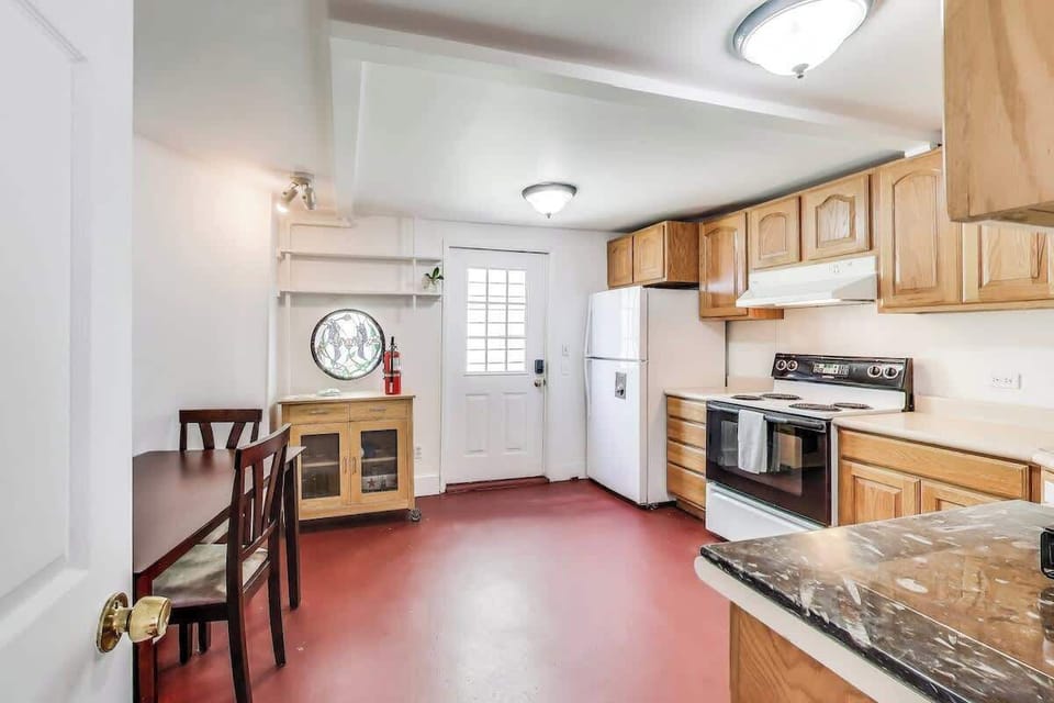 You're welcome to use the kitchen.  We provide Keurig coffee and tea pods for your use. 