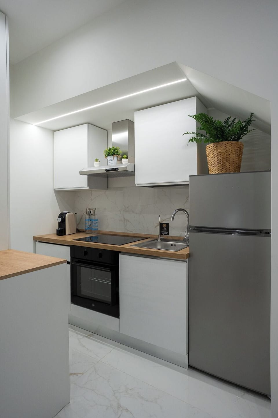 Deluxe Studio | Blackout drapes, iron/ironing board, free WiFi