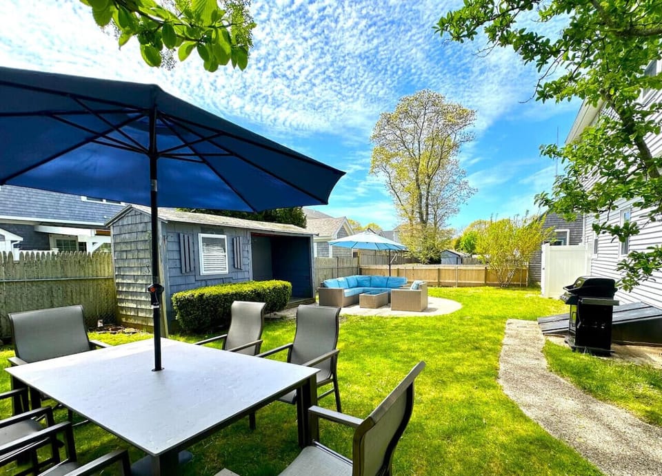Outdoor dining and lounge in the sun or the shade