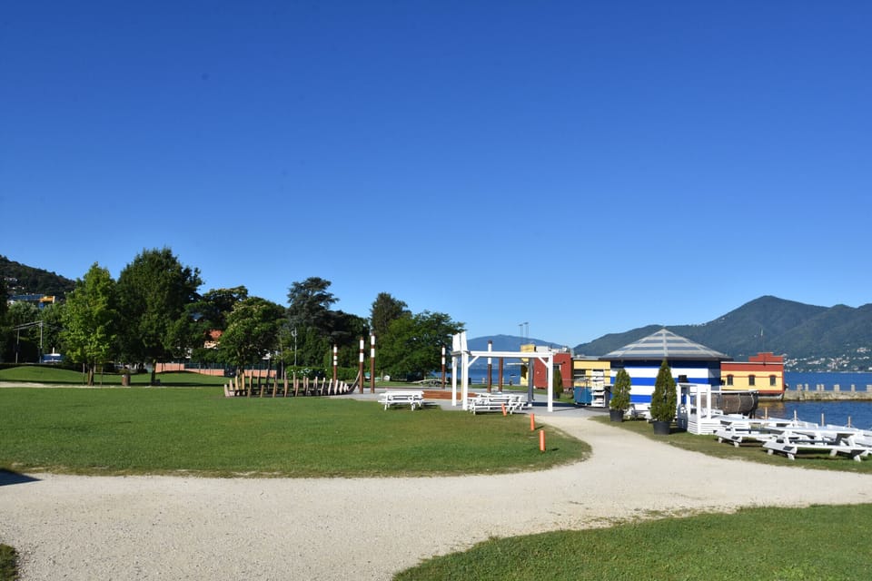 Le Fontanelle Park, with large green spaces and relaxation areas.