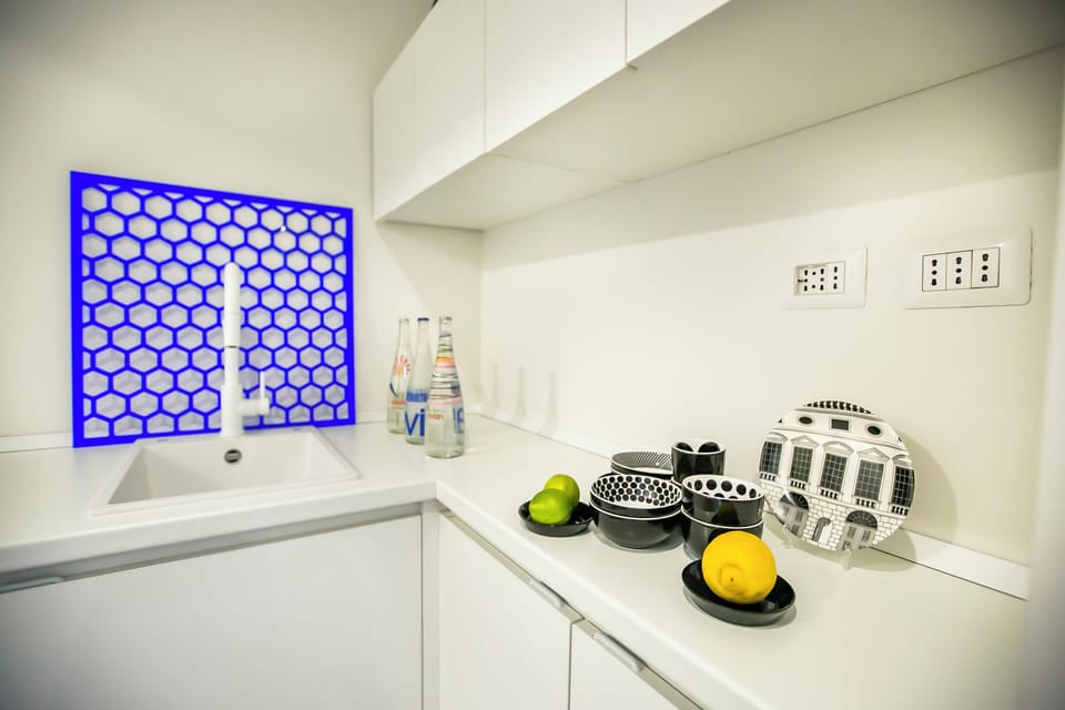 Fridge, stovetop