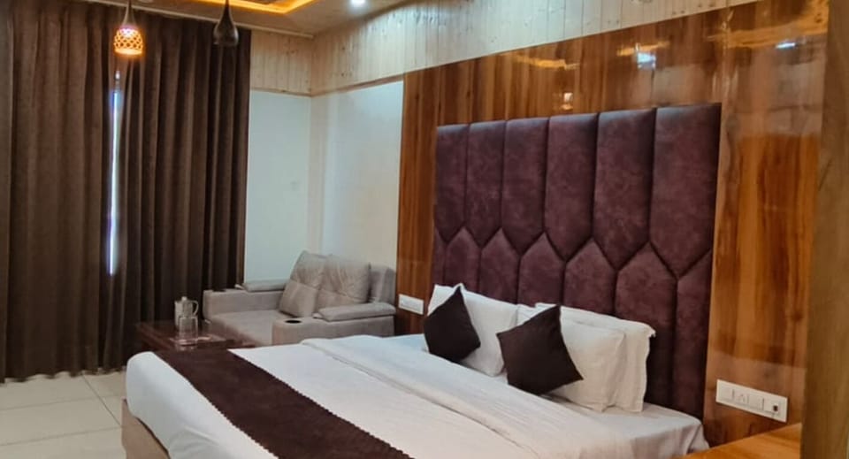 Deluxe Double Room, City View | In-room safe, soundproofing, free WiFi, bed sheets