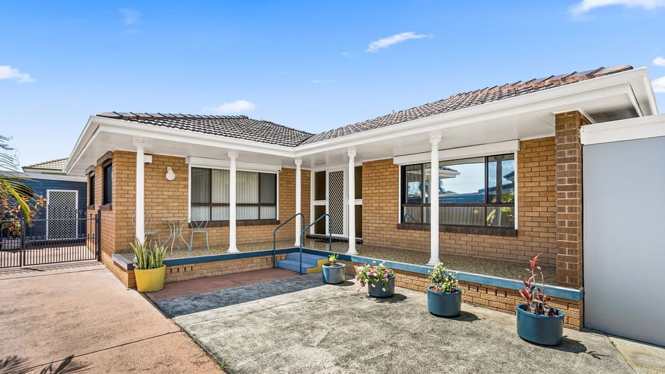 Front view of property 