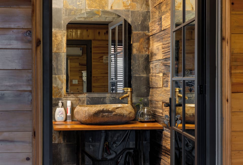 Standard Room, Balcony, Mountain View | Bathroom | Hair dryer, slippers, towels