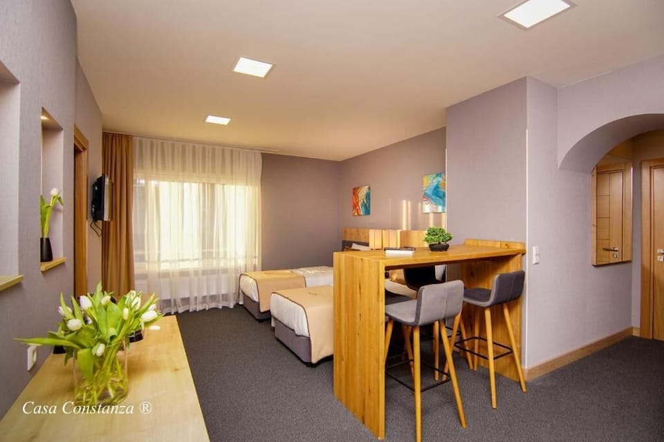 Comfort Suite, Ensuite | Desk, laptop workspace, free WiFi