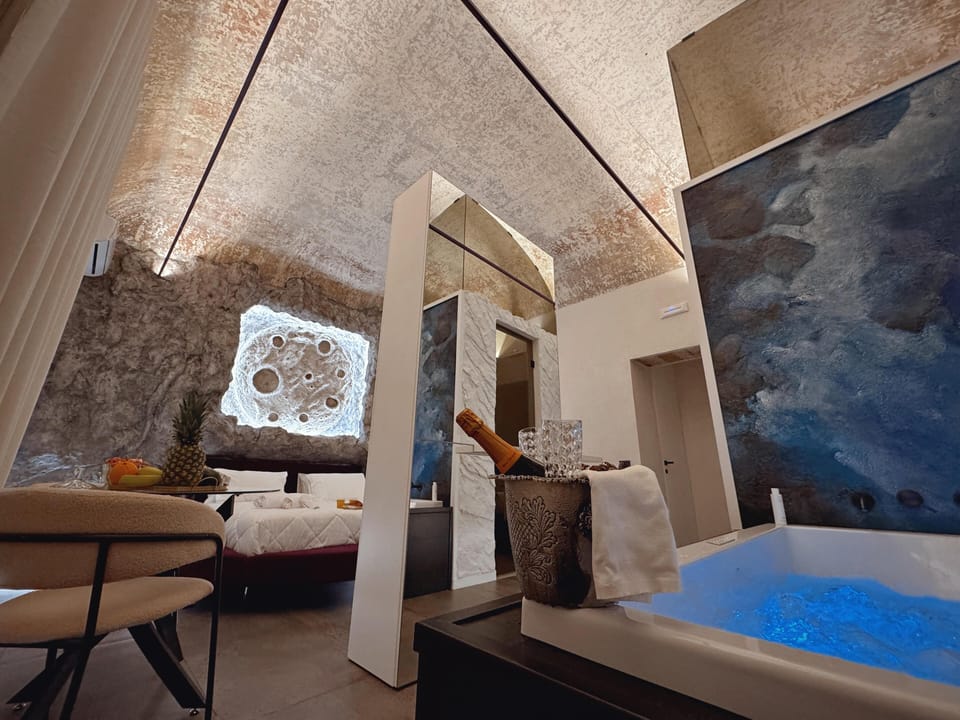 Deluxe Suite | In-room safe, WiFi (free)
