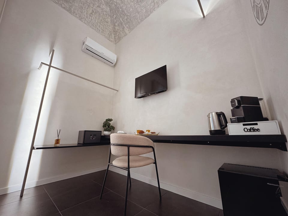 Economy Double Room | In-room safe, WiFi (free)
