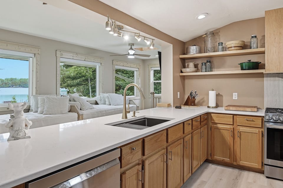 The kitchen is perfectly situated in the center of the upper level, allowing you to prepare meals while still spending time with family and friends in the dining room or on the daybeds. Bonus: It also features panoramic lake views!