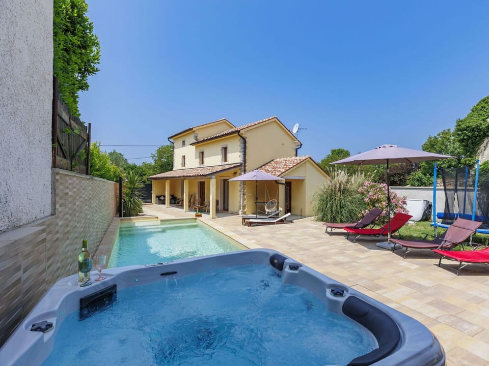 Swimming Pool, Residential Area, Resort, Human Settlement, Eco Hotel, Estate, Thermae, Outdoor Furniture, Villa, Hotel