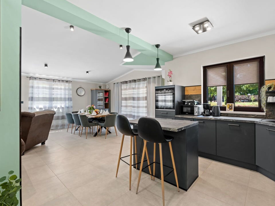 Apartment, Ocean