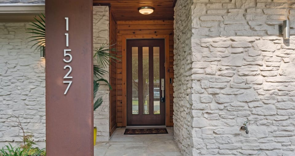 Step 1: Find door. Step 2: Use door code. Step 3: Enter vacation mode!
